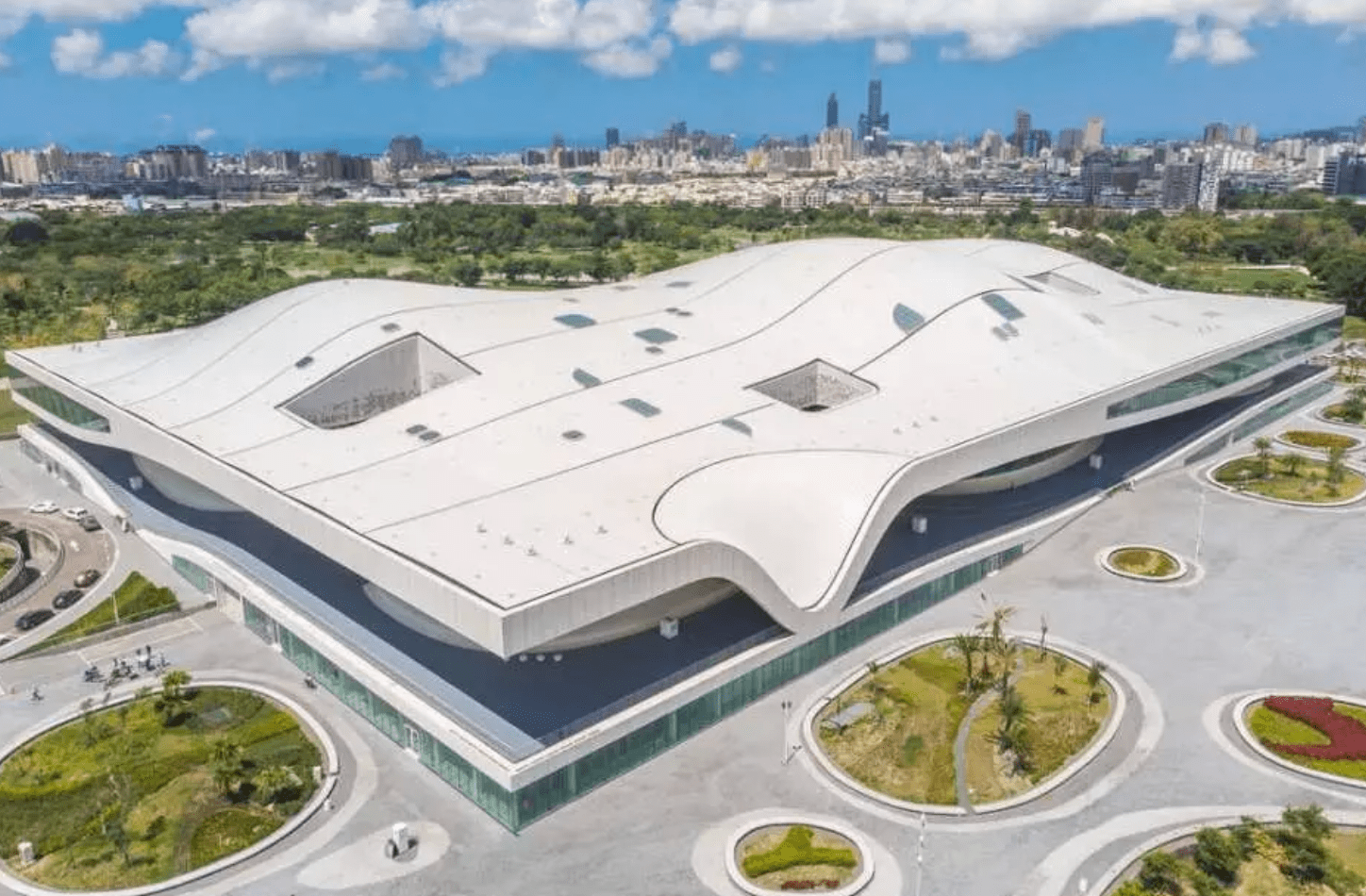 高雄冬季旅遊景點｜1. 衛武營國家藝術文化中心